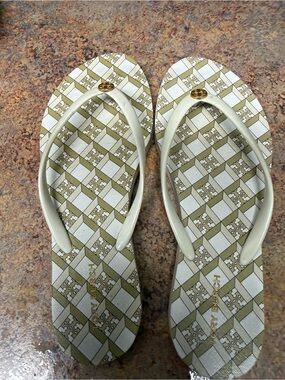 Tory Burch Cream and Beige Patterned Flip Flop Sandals